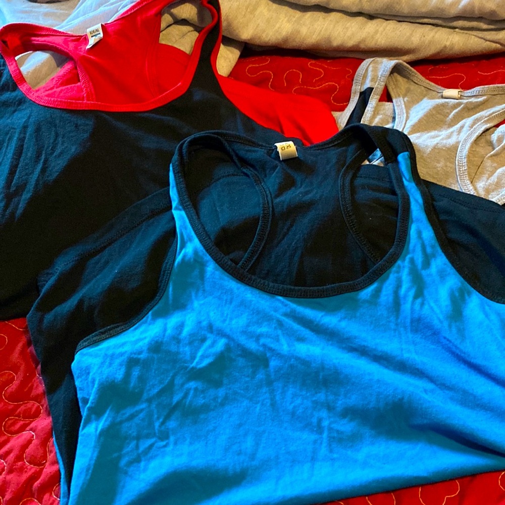 🦄Bundle of 3 workout tanks